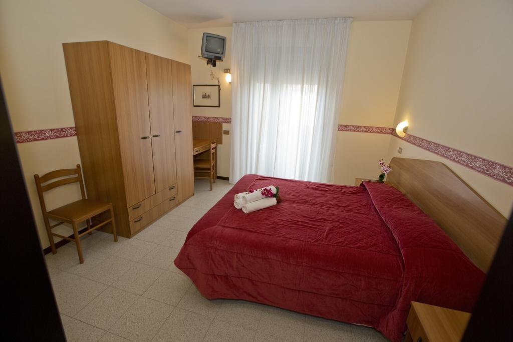 Hotel Ganfo シルミオーネ 部屋 写真