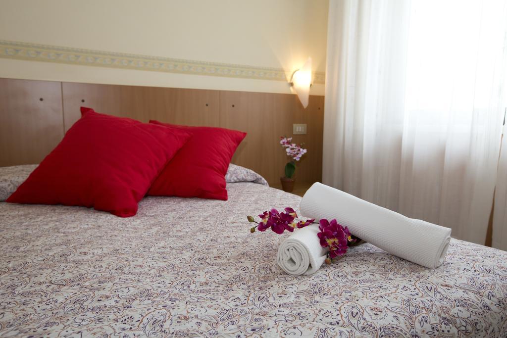 Hotel Ganfo シルミオーネ エクステリア 写真